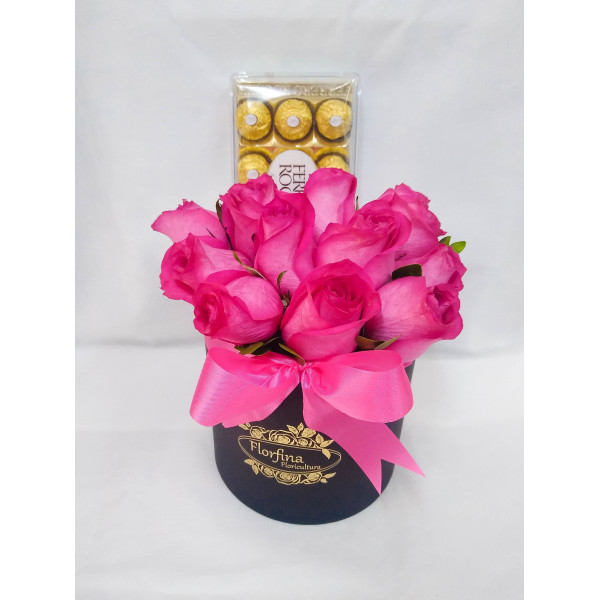 Box redonda com 12 rosas rosa e chocolate