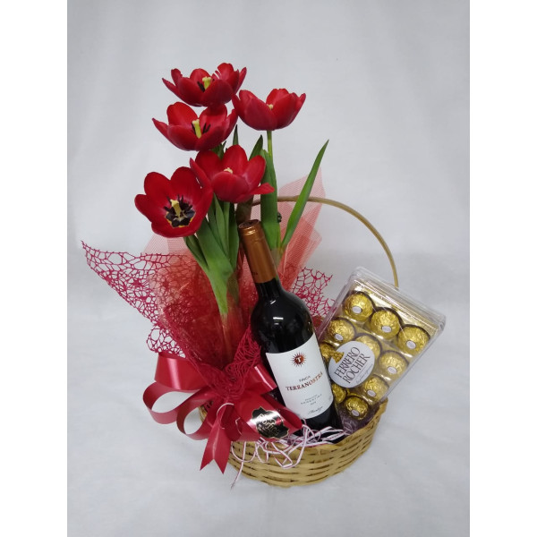cesta de tulipas e vinho / chocolates 